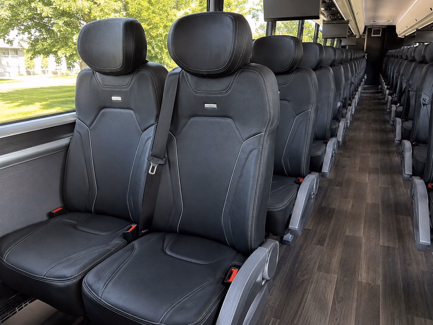 minnetonka private shuttles for minnetonka wedding guests